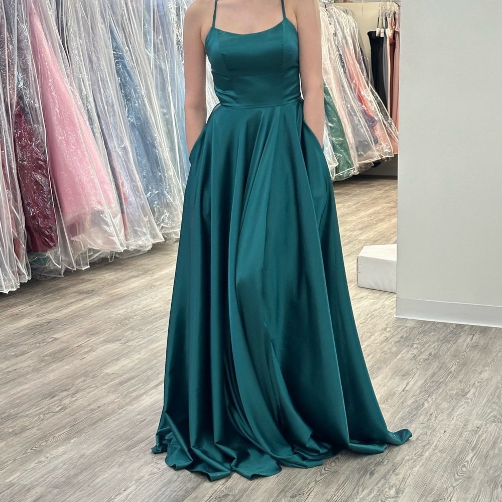 Emerald Green Satin๏ฟผ Prom Dress โ Brand New, Unaltered, Size 0-2